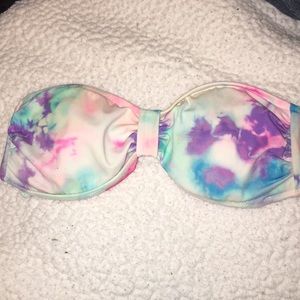 Pink Victoria’s Secret bikini top